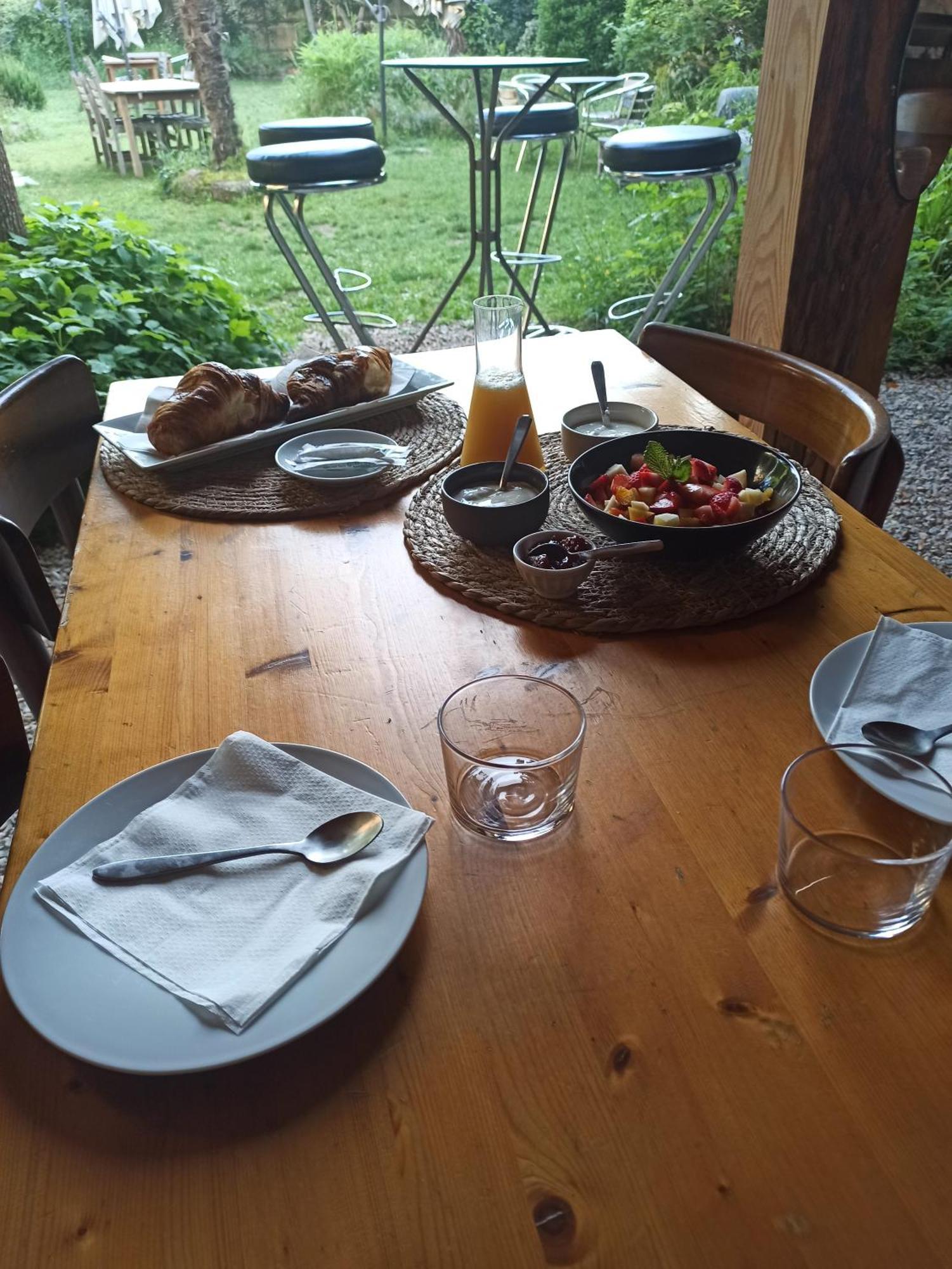 Le Dinanga Bed and Breakfast Léran Exteriör bild