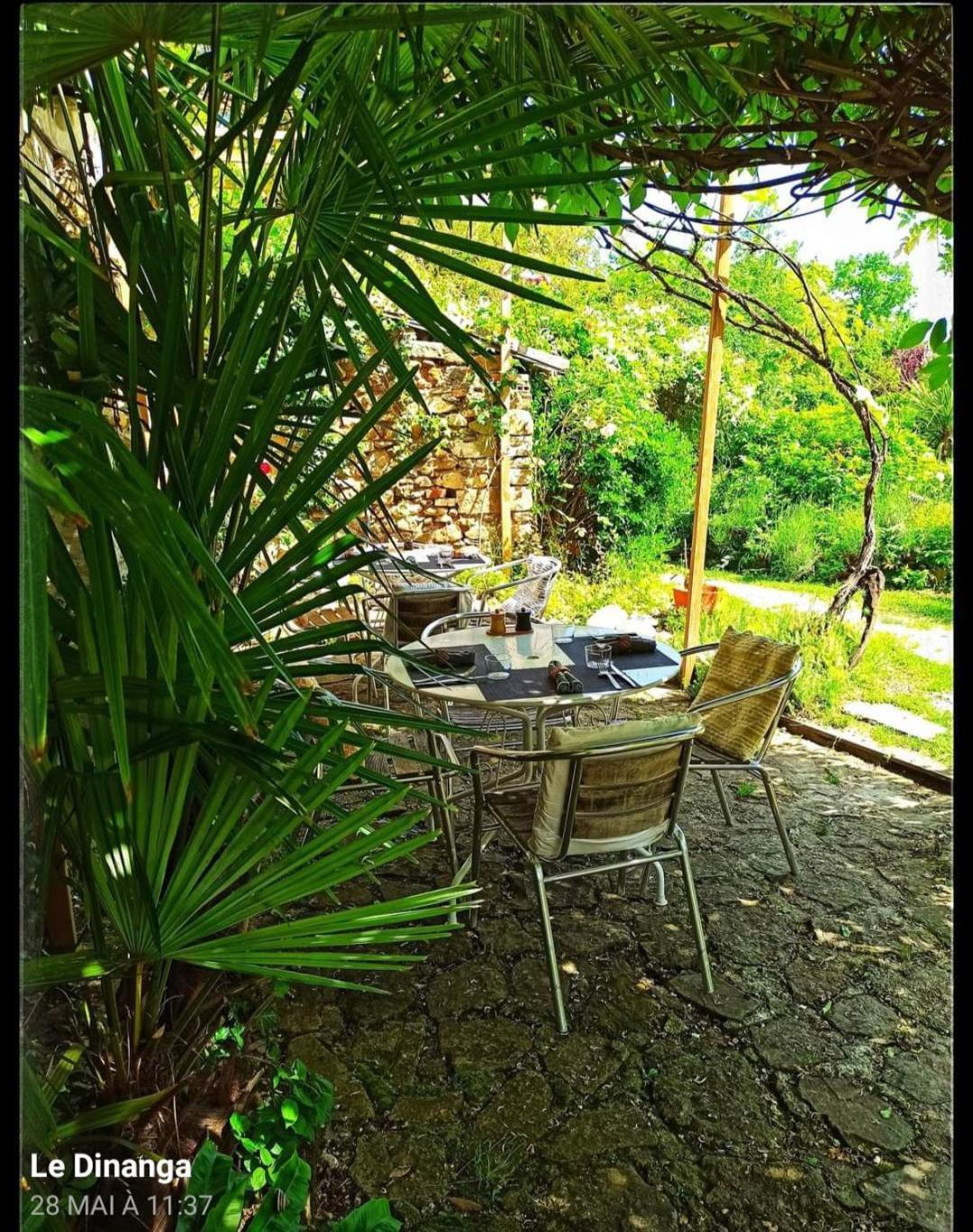 Le Dinanga Bed and Breakfast Léran Exteriör bild